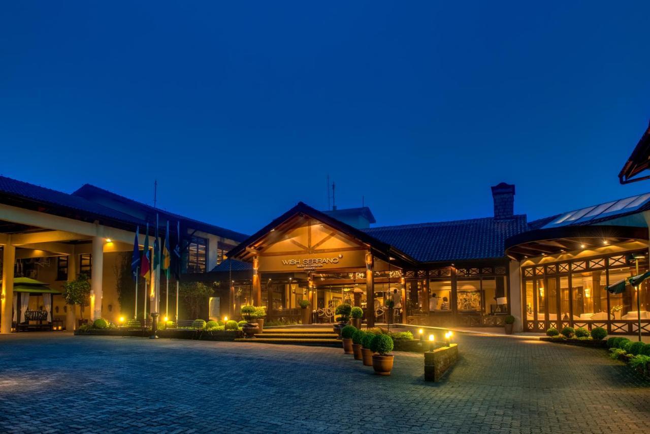 Wish Serrano Resort Gramado Zewnętrze zdjęcie The hotel at night